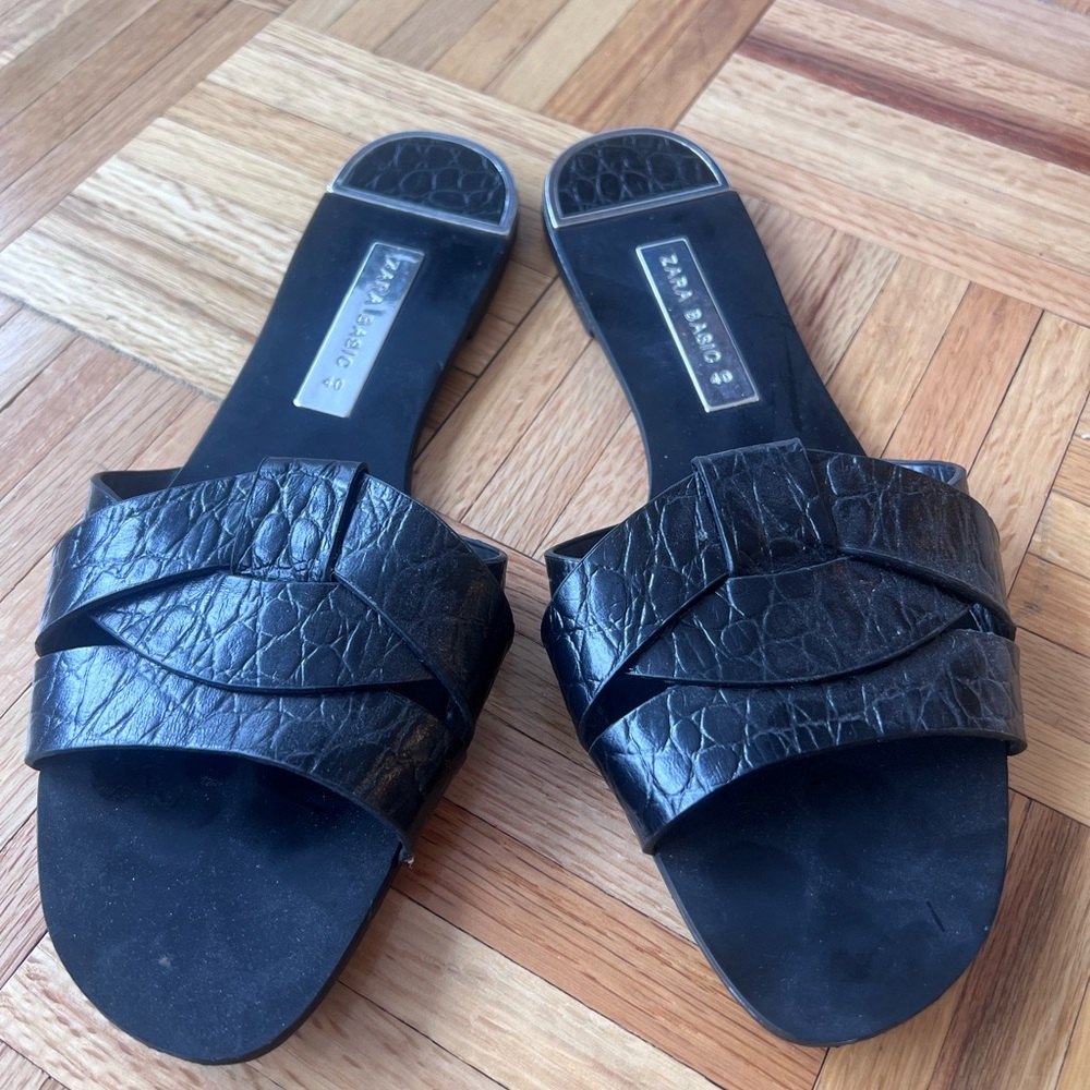 Zara Black Textured Slide Sandals